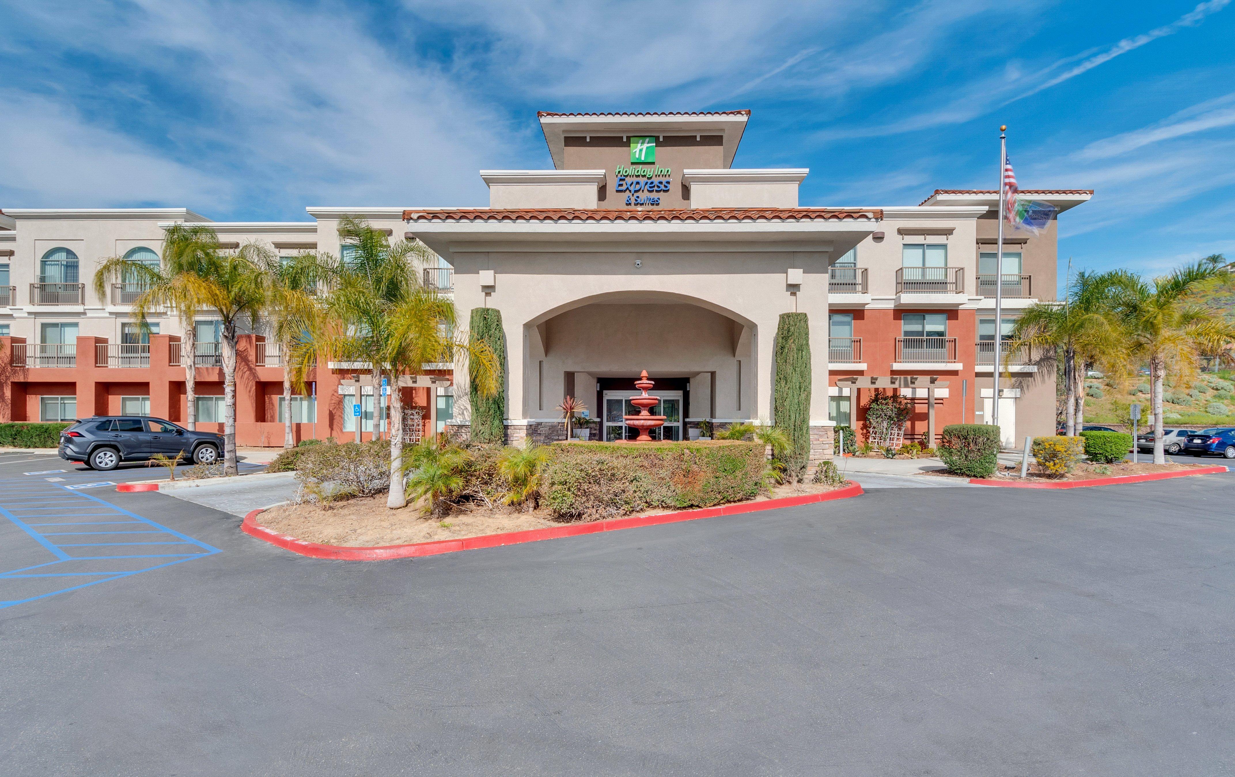 Holiday Inn Express Hotel & Suites Lake Elsinore By Ihg Exterior foto