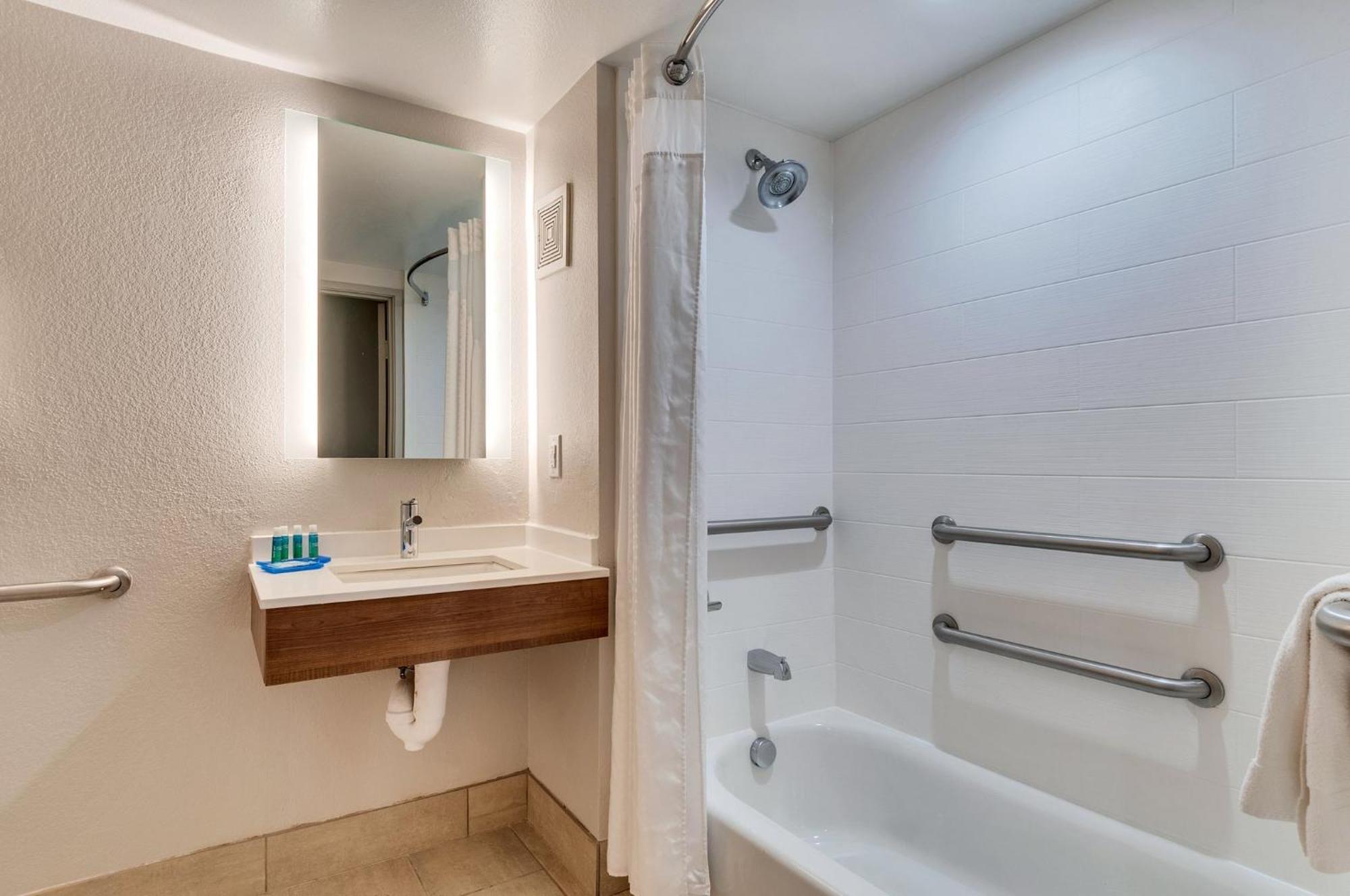 Holiday Inn Express Hotel & Suites Lake Elsinore By Ihg Exterior foto