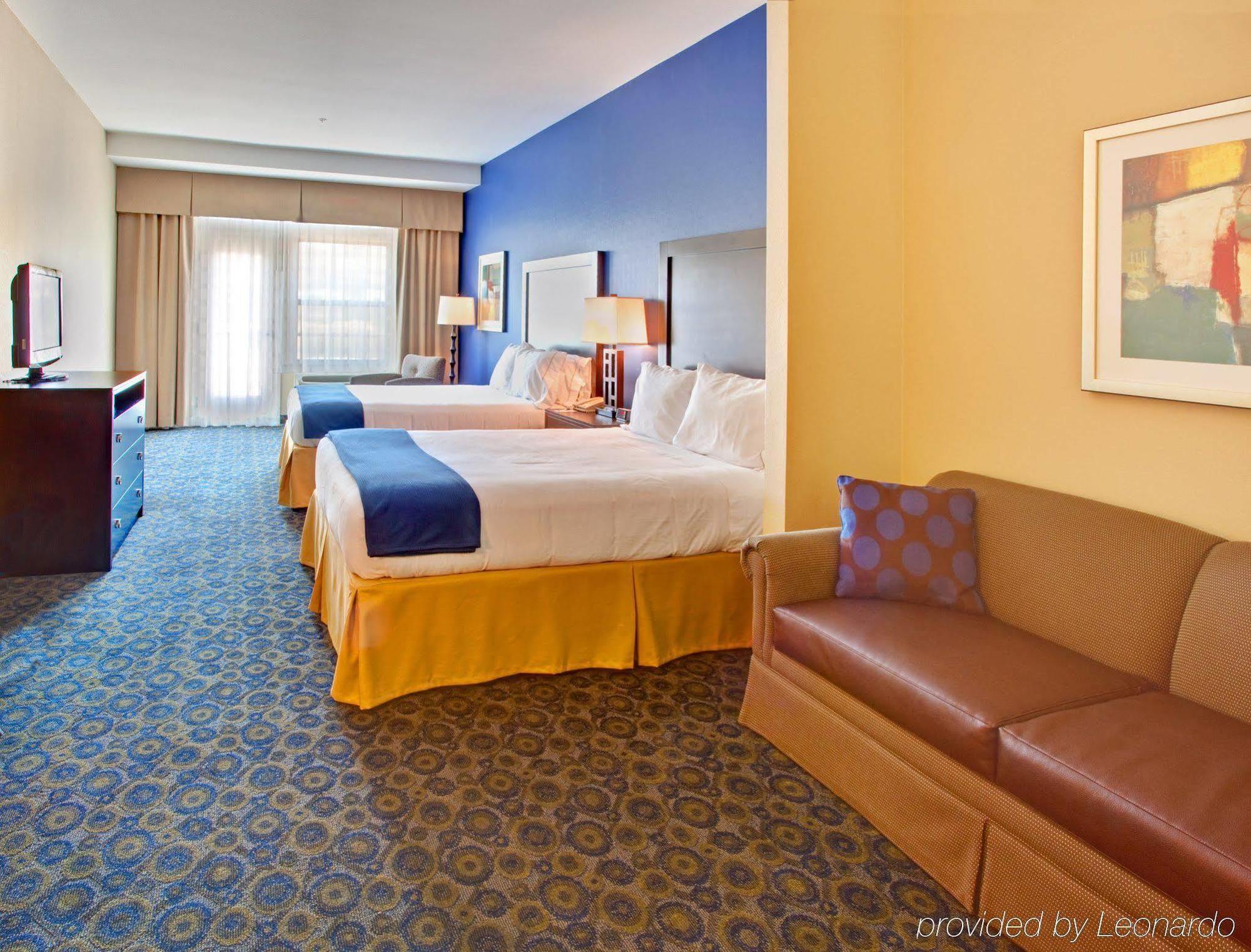 Holiday Inn Express Hotel & Suites Lake Elsinore By Ihg Habitación foto